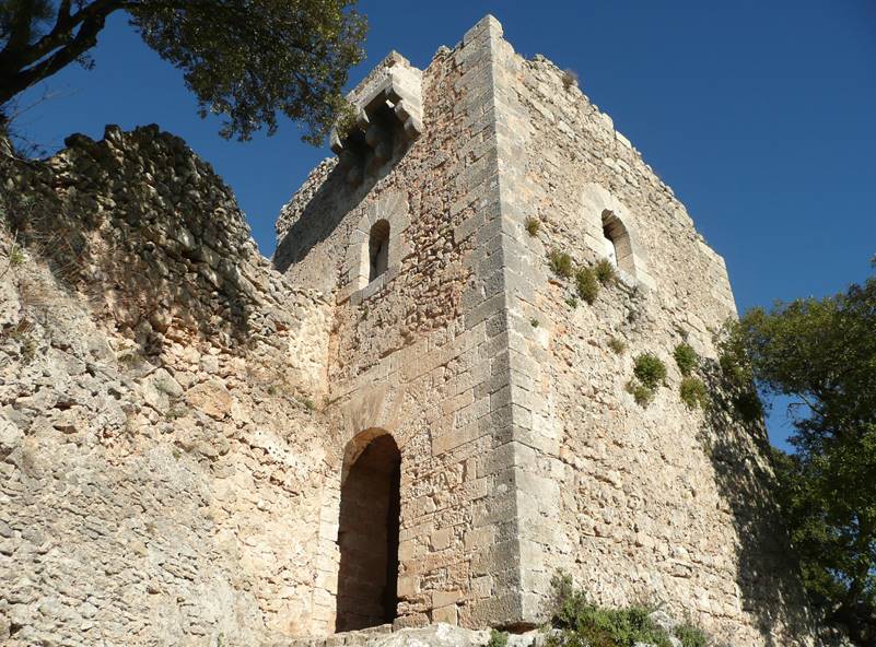 castillo de alaro torre cerca
